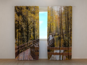 Tende Ponte nella Foresta Autunnale
