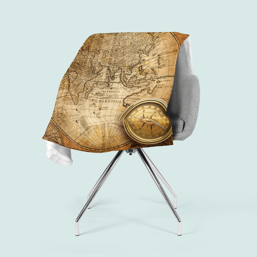 Coperta in Flanella Vecchia Bussola su Mappa