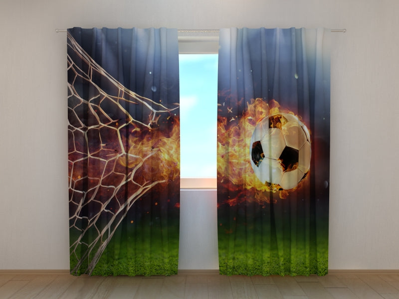 Tende Pallone Da Calcio Ardente In Obiettivo