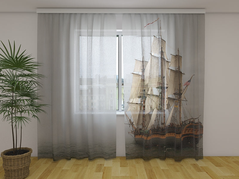 Tende Nave Pirata in una Nebbia