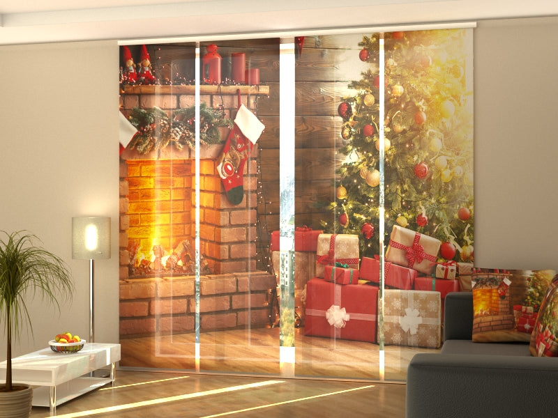 Set di 4 Tende a Pannello Albero di Natale Sgargiante e Camino