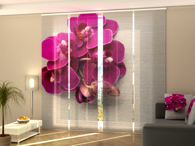 Set di 4 Tende a Pannello Orchidea Color Lampone su Legno Grigio