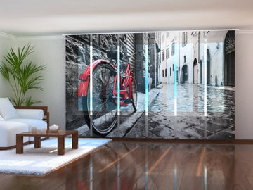 Set di 6 Tende a Pannello Bici Rossa in Citta' in Bianco e Nero
