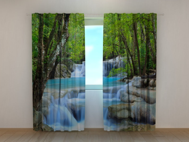 Tende Cascata Thailandese in Primavera